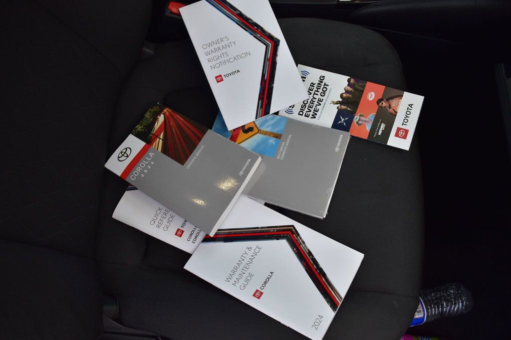 Used 2024 Toyota Corolla LE image 12