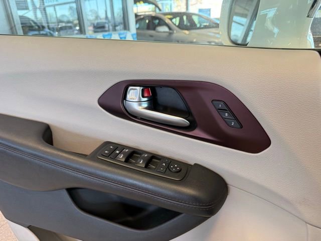 Used 2018 Chrysler Pacifica Limited w/ Tire & Wheel Group image 19