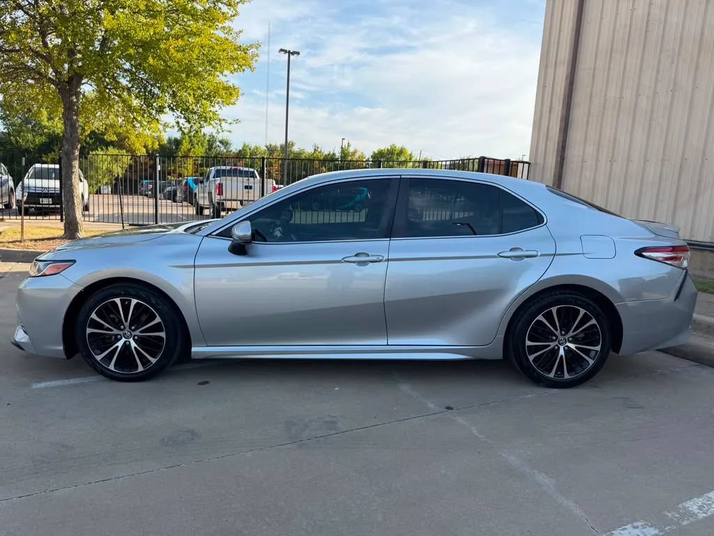 Used 2018 Toyota Camry SE FWD image 10