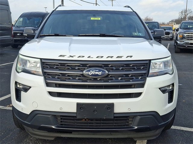 Used 2018 Ford Explorer XLT w/ Equipment Group 202A image 2