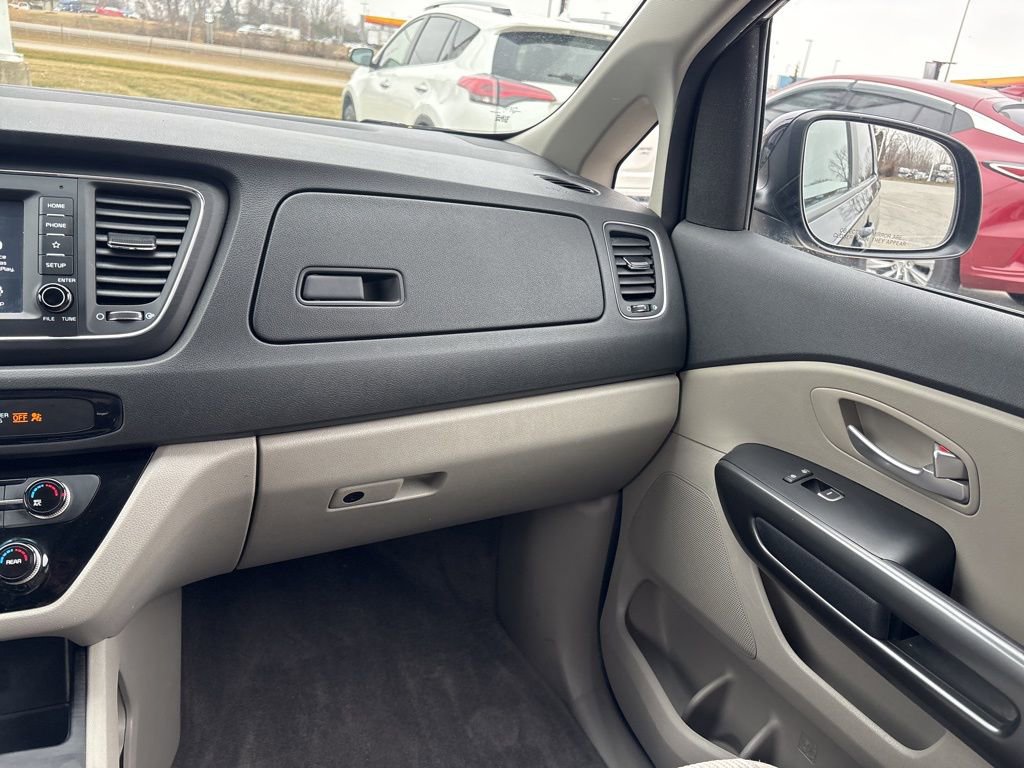 Used 2021 Kia Sedona LX image 34