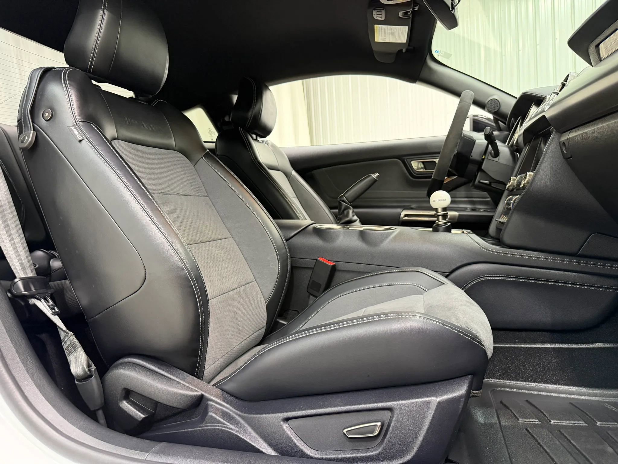 Used 2019 Ford Mustang Shelby GT350 w/ Technology Package image 23