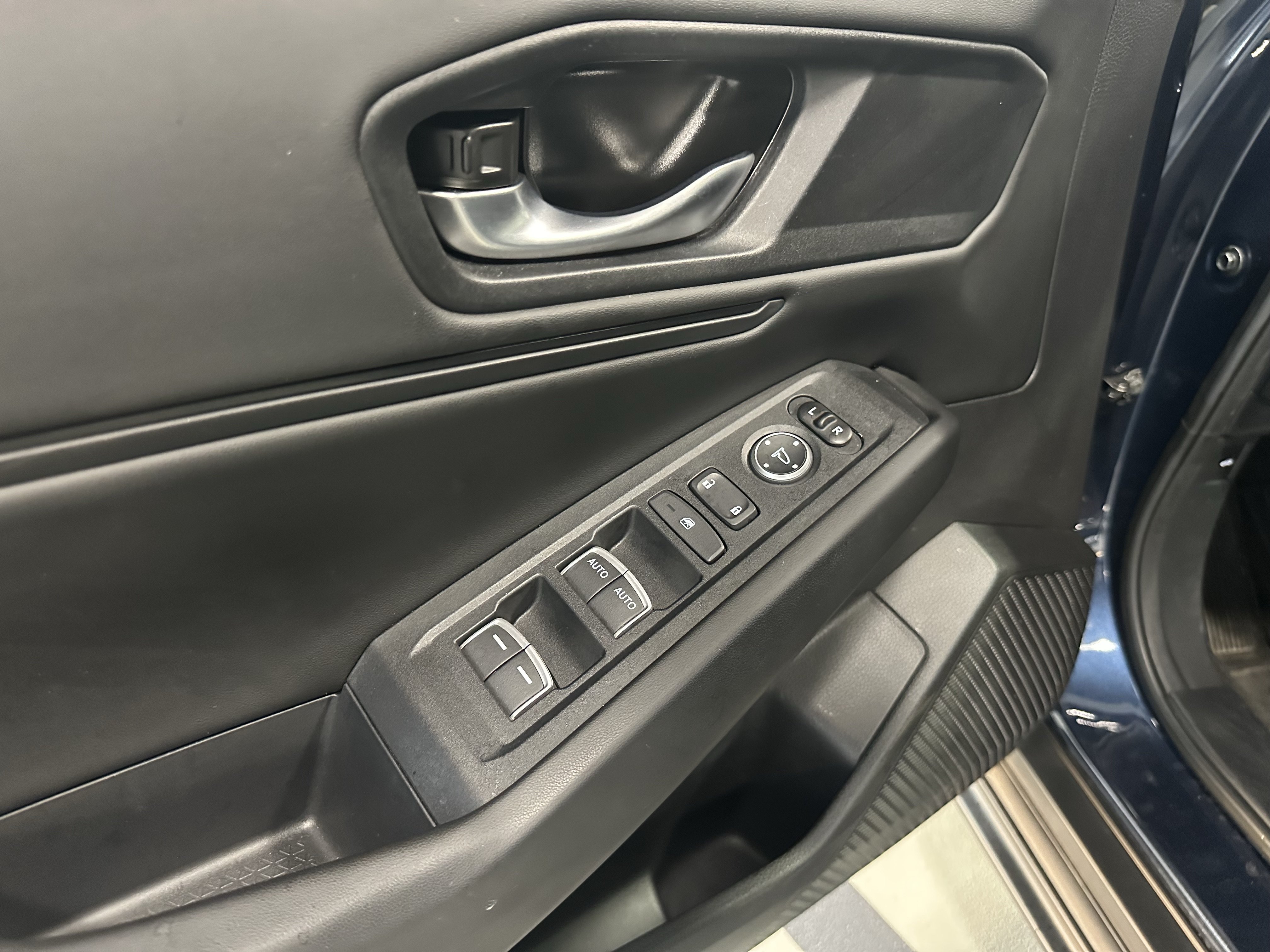 Used 2023 Honda Accord EX image 17