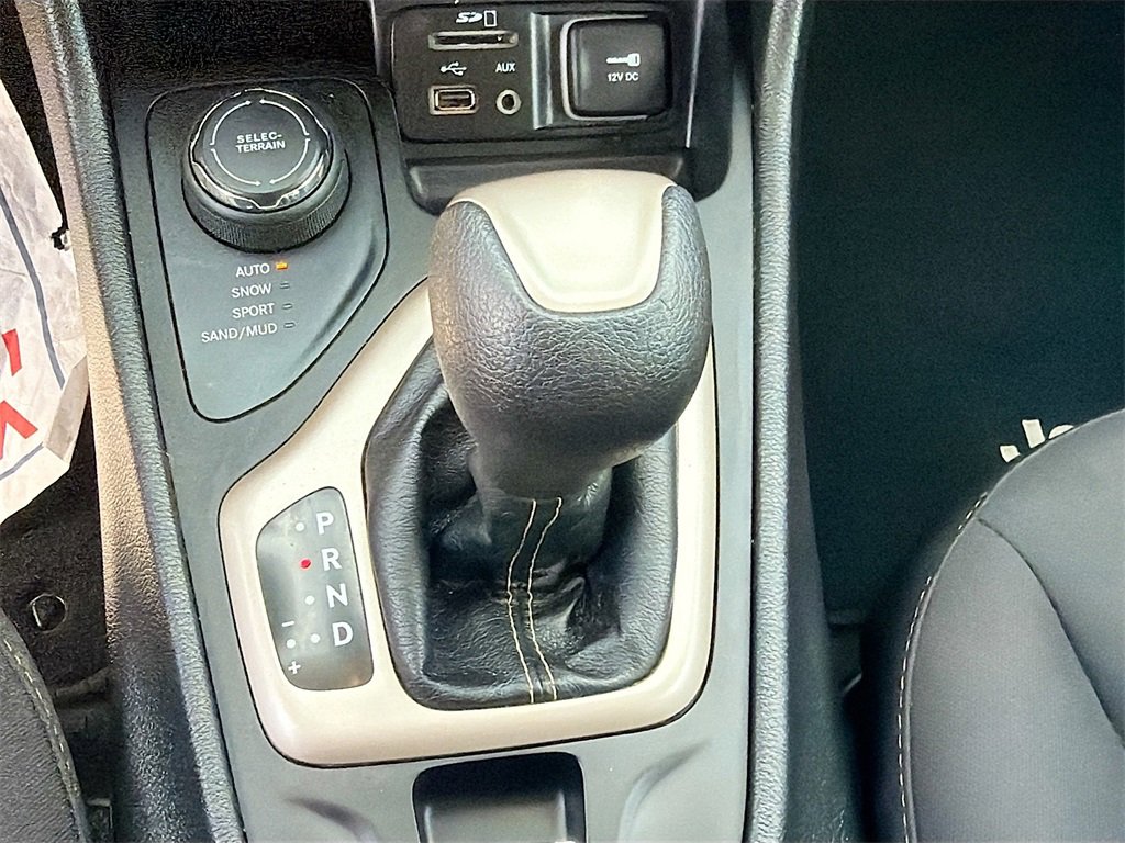 Used 2017 Jeep Cherokee Sport image 16