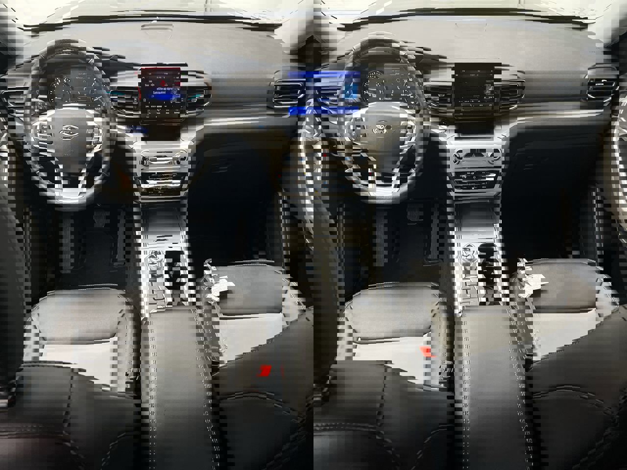 Used 2023 Ford Explorer XLT w/ Equipment Group 202A image 4