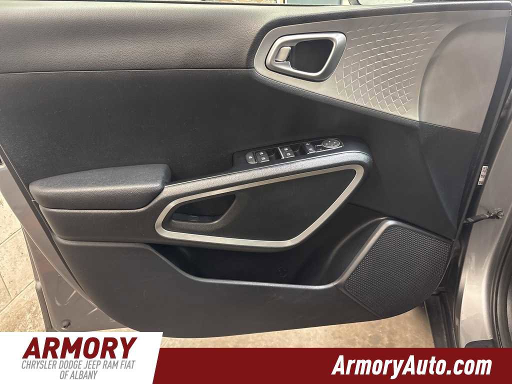 Used 2023 Kia Soul LX w/ LX Technology Package image 7