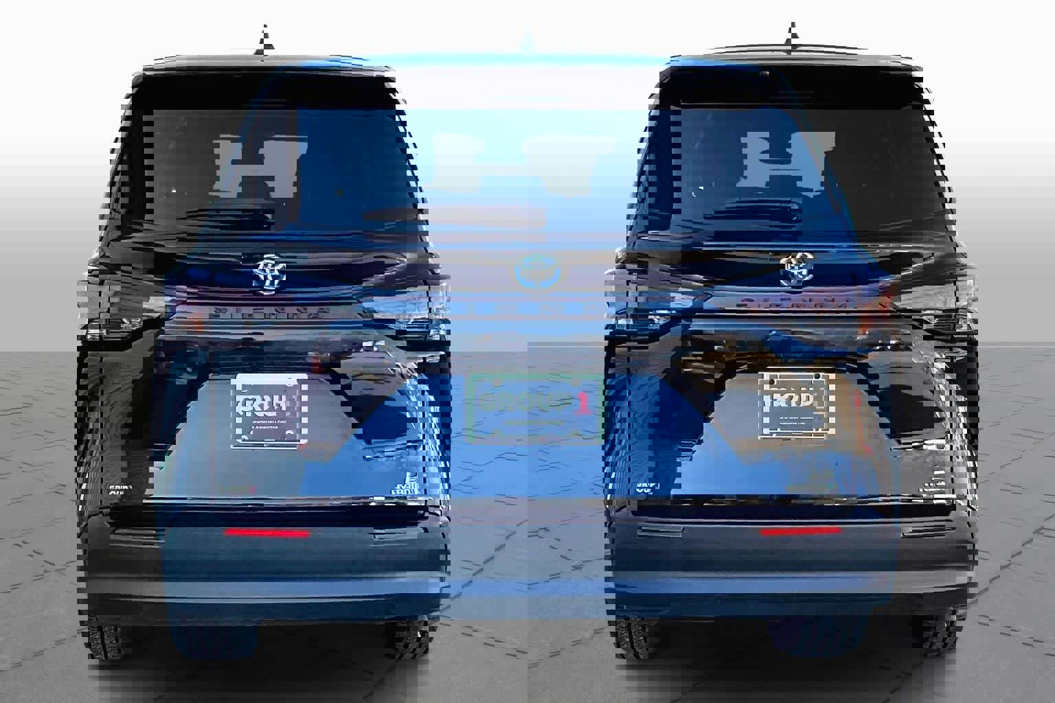 Certified 2024 Toyota Sienna LE image 5