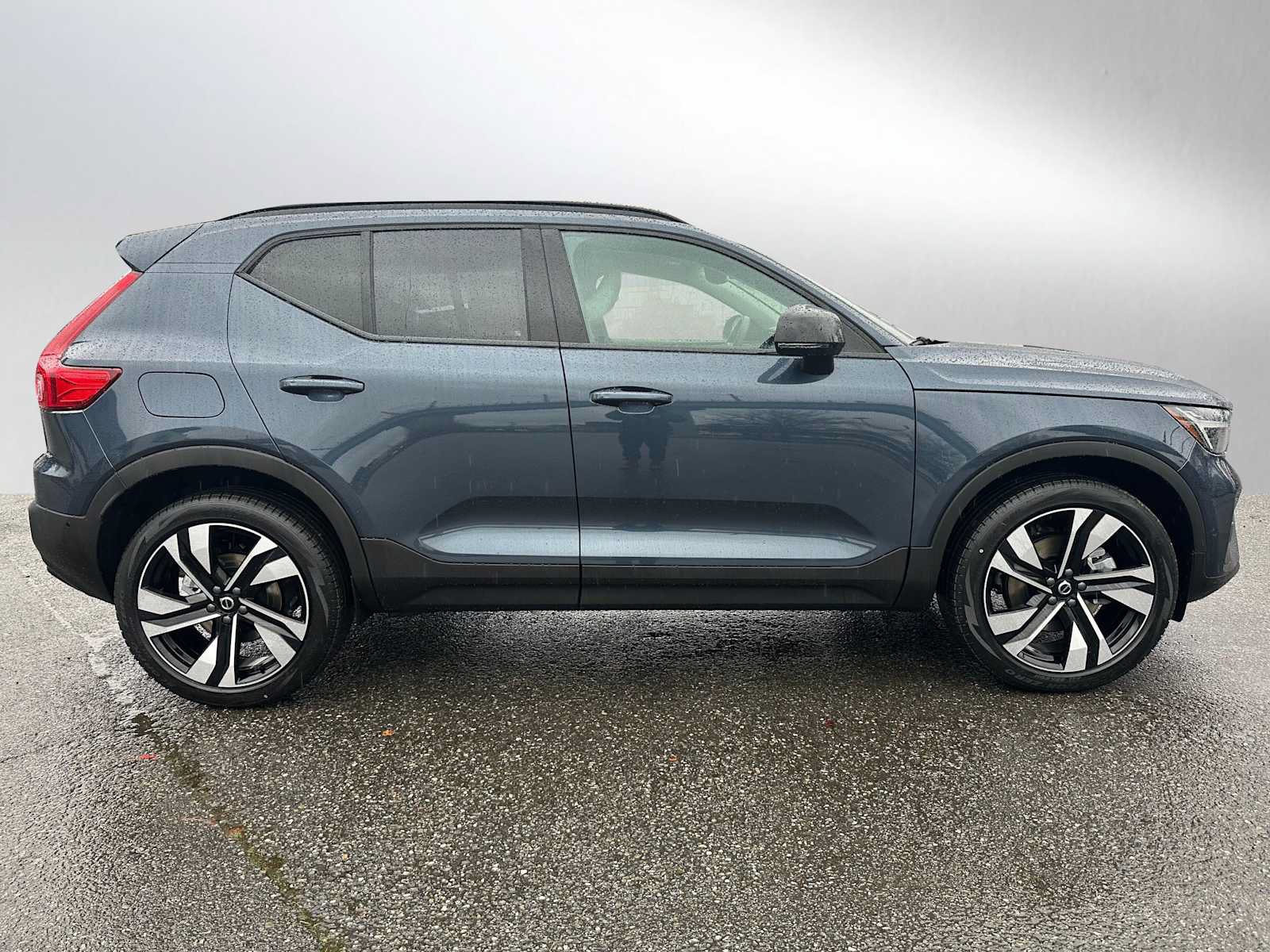 New 2026 Volvo XC40 B5 Ultra w/ Climate Package AWD/4WD image 2