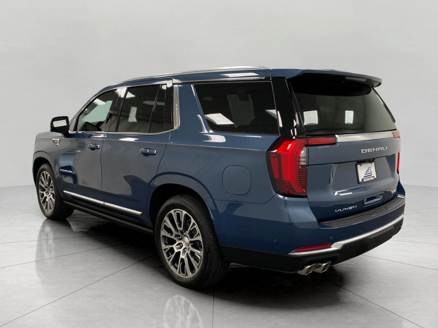 Used 2026 GMC Yukon Denali w/ Denali Reserve Package AWD/4WD image 9
