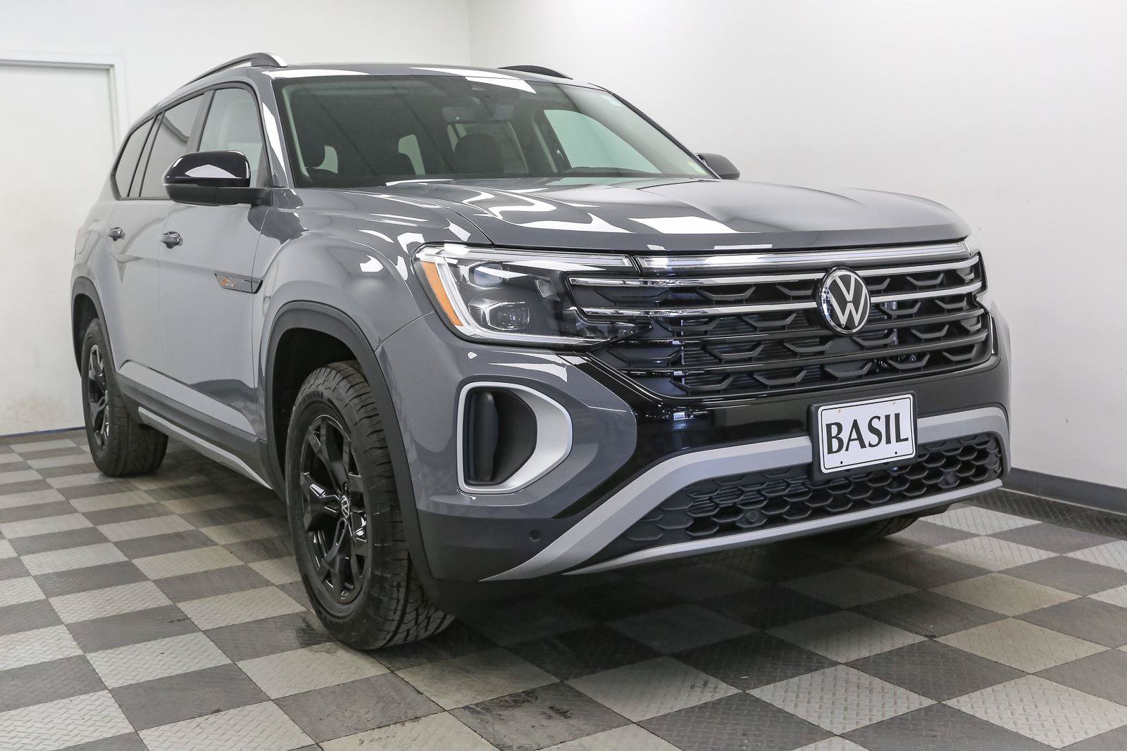 New 2026 Volkswagen Atlas Peak Edition AWD/4WD image 2