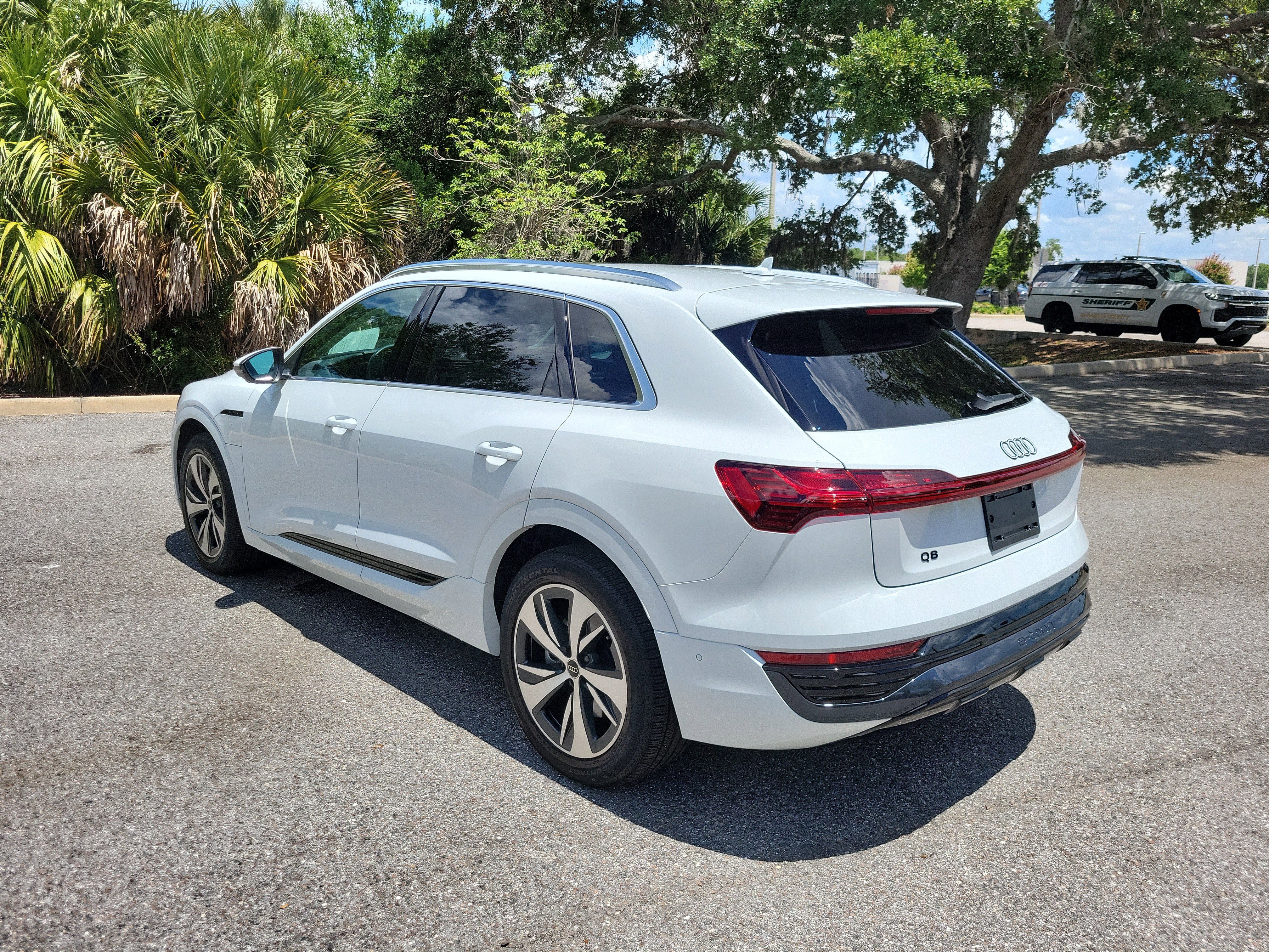 Used 2024 Audi Q8 e-tron Premium Plus w/ Premium Plus Package AWD/4WD image 6