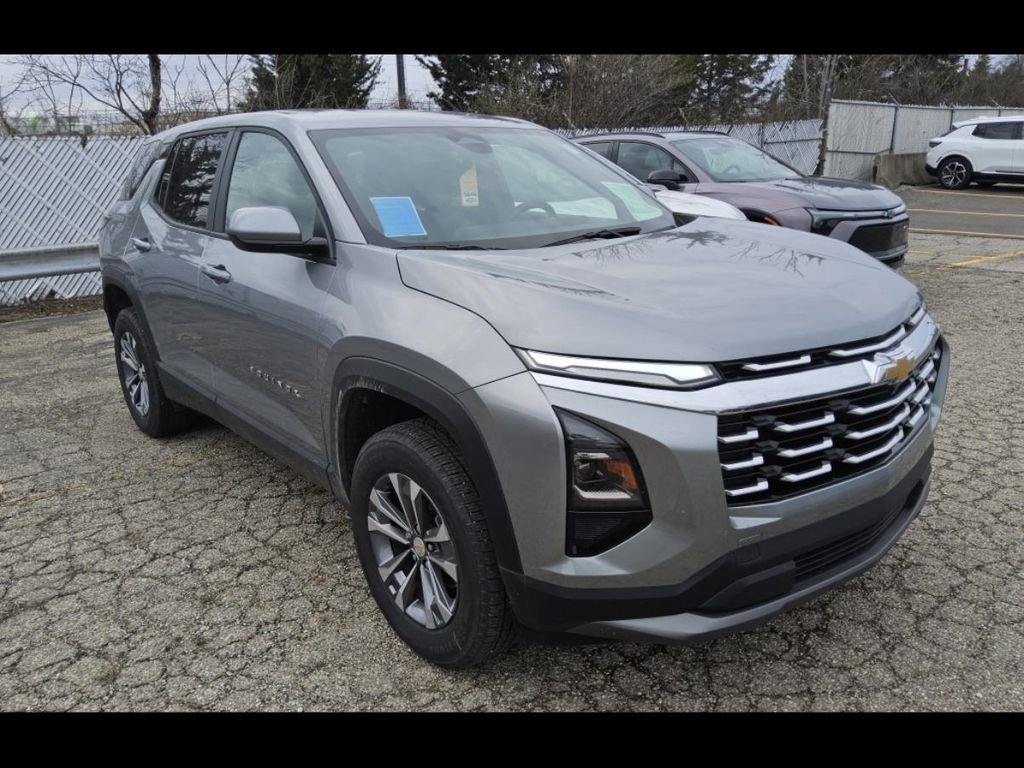 Used 2026 Chevrolet Equinox LT FWD image 2
