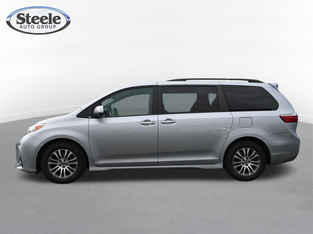 Used 2019 Toyota Sienna XLE FWD image 4