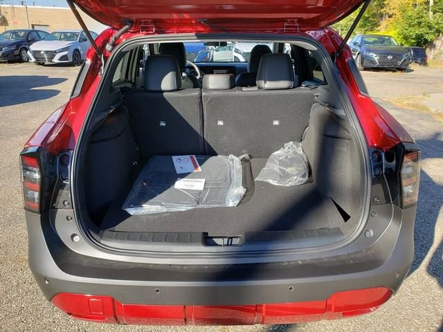 New 2026 Nissan Kicks SR w/ Cold Weather Package image 6