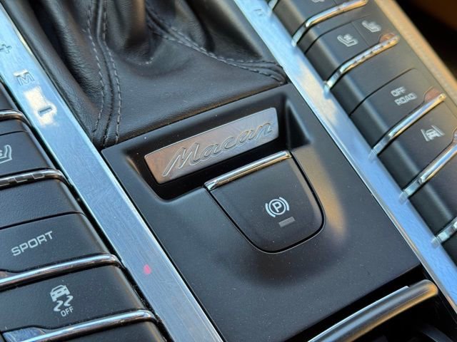 Used 2018 Porsche Macan w/ Premium Package Plus image 34