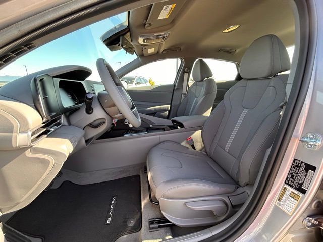 Used 2025 Hyundai Elantra SE FWD image 19