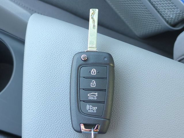New 2026 Hyundai Elantra SE FWD image 25