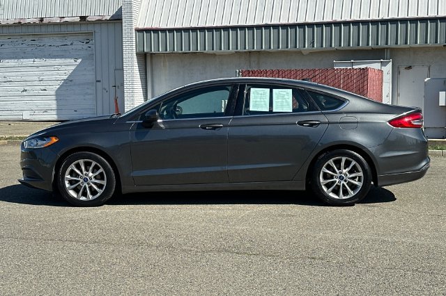 Used 2017 Ford Fusion SE w/ Fusion SE Technology Package FWD image 7