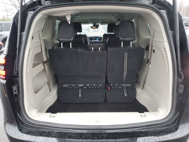 Used 2022 Chrysler Pacifica Touring-L image 28