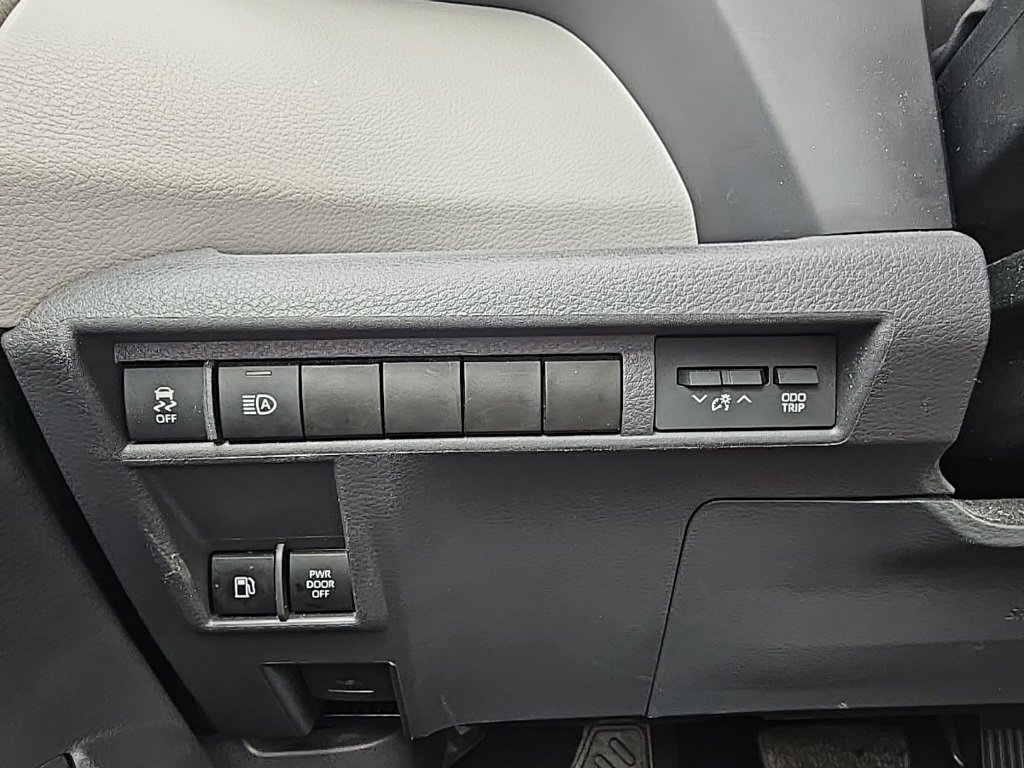 Used 2024 Toyota Sienna XLE image 13