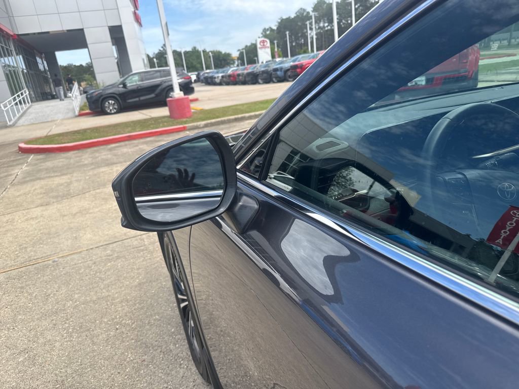 Used 2023 Toyota Crown Limited image 13