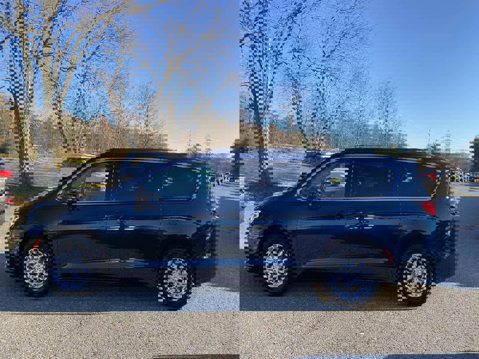 Certified 2022 Chrysler Pacifica Touring-L image 7