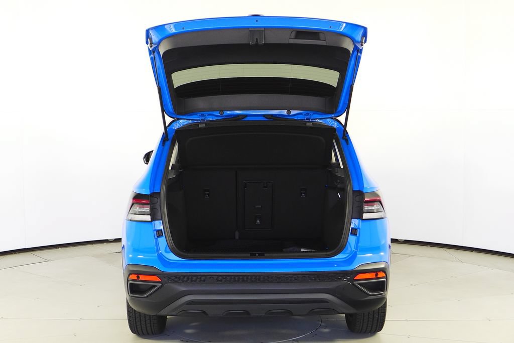 Used 2025 Volkswagen Taos SE FWD image 10