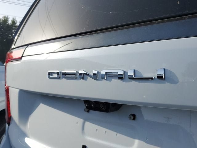 New 2026 GMC Yukon XL Denali Ultimate w/ LPO, Illumination Package AWD/4WD image 9