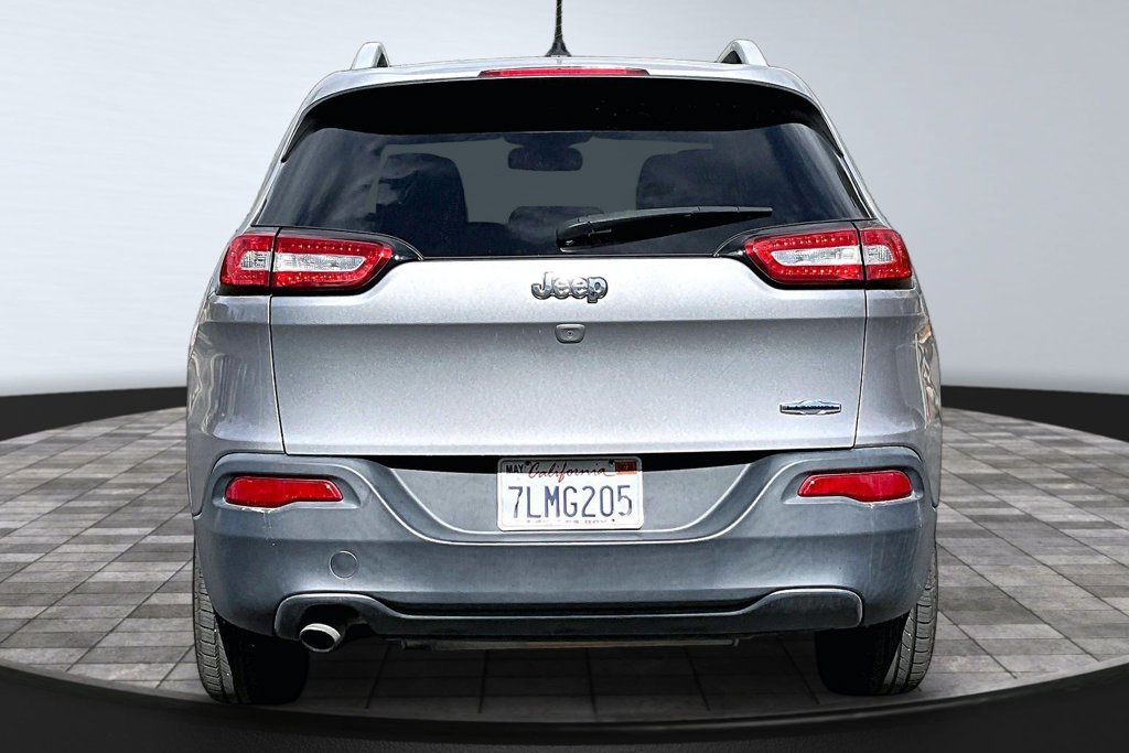 Used 2015 Jeep Cherokee Latitude FWD image 21