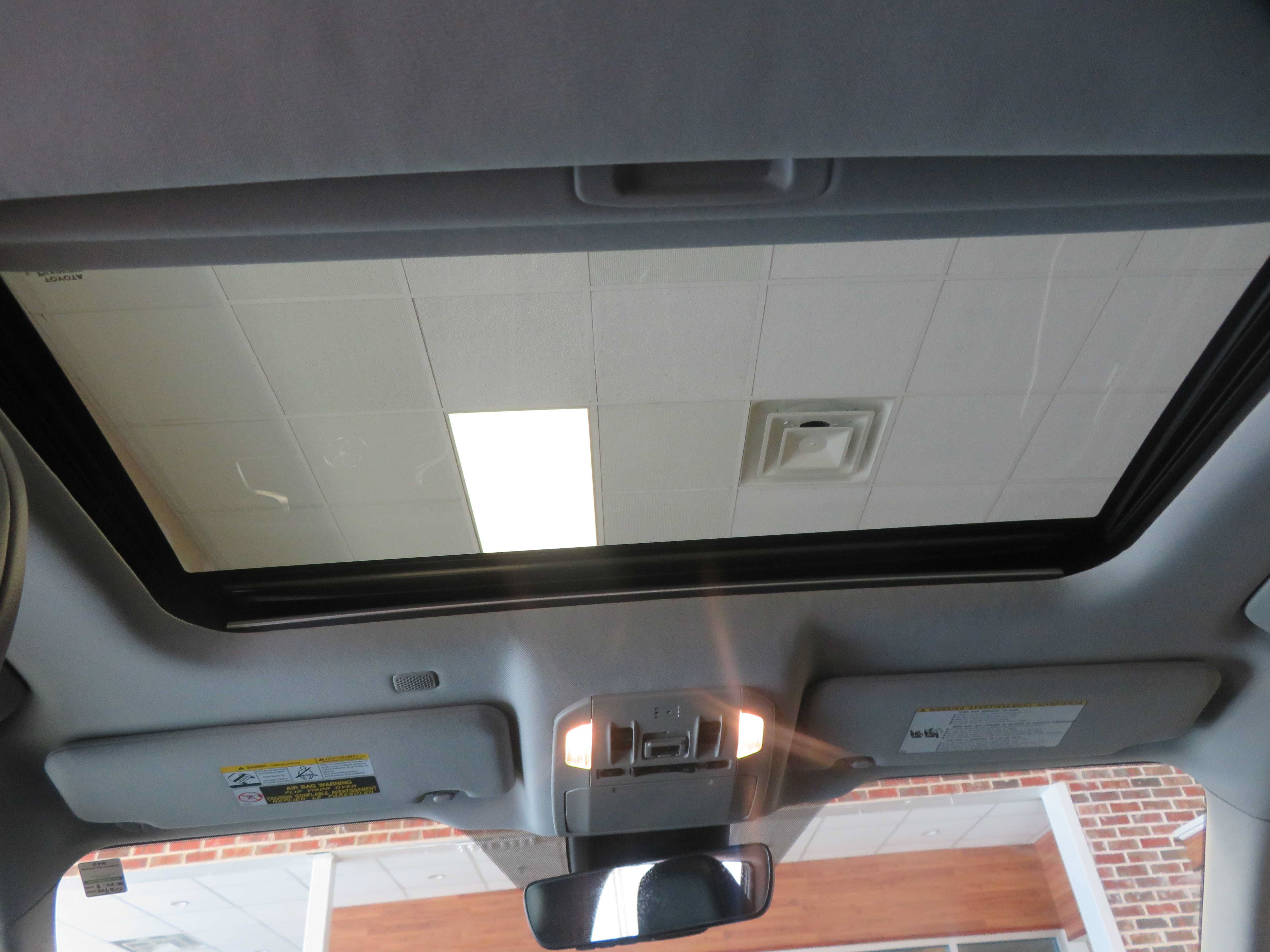 Used 2020 Toyota Highlander XLE FWD image 54