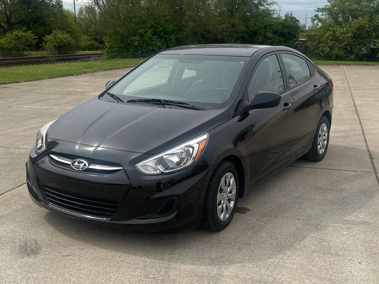 Used 2017 Hyundai Accent SE image 1
