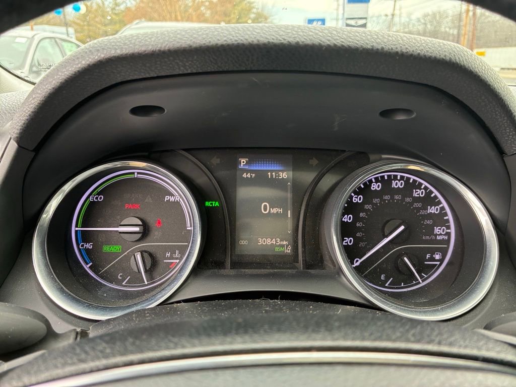 Used 2020 Toyota Camry SE w/ Sunroof Package image 27