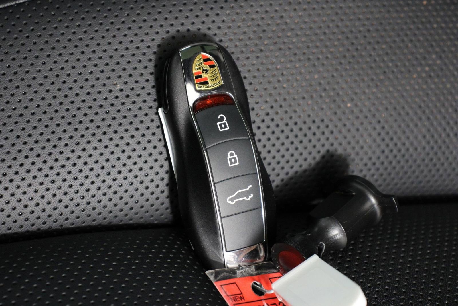 Certified 2025 Porsche Macan image 34