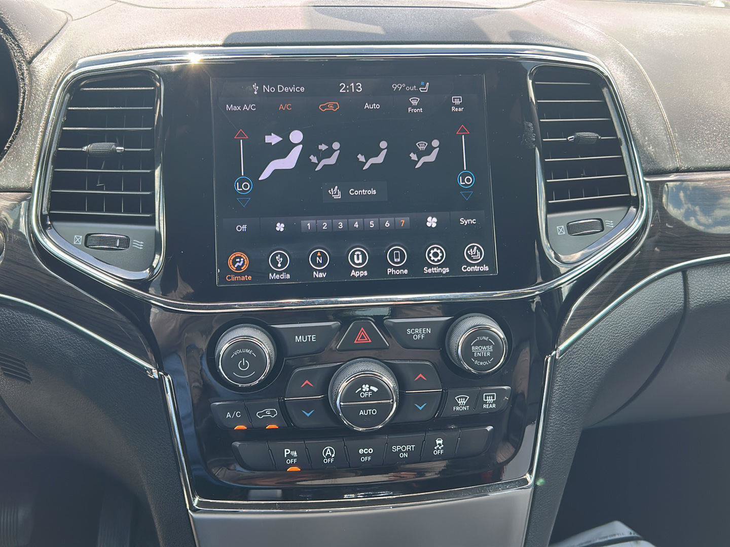 Used 2020 Jeep Grand Cherokee Overland AWD/4WD image 8