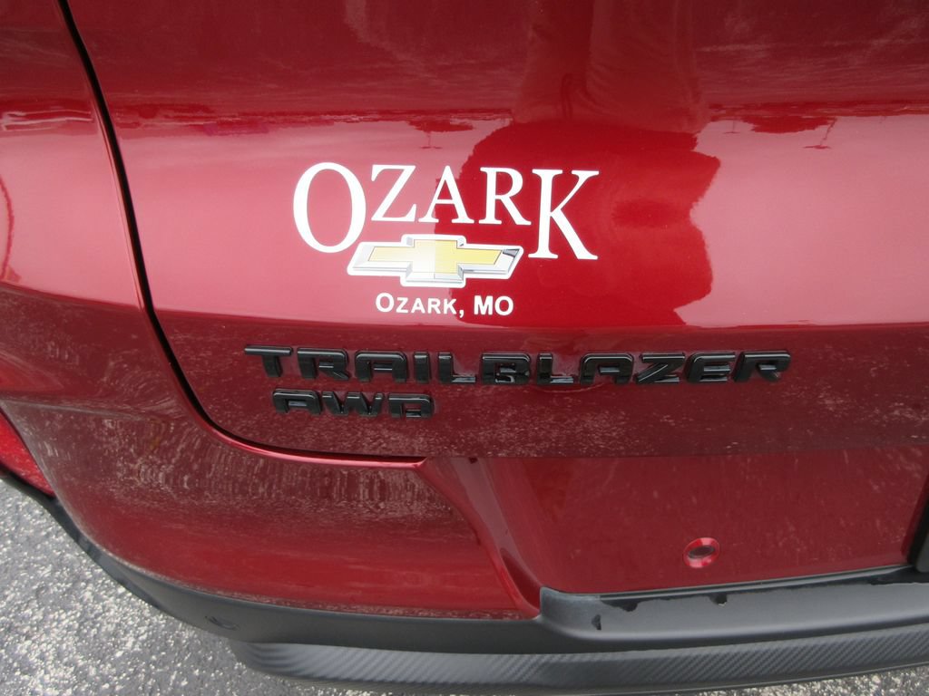 Certified 2022 Chevrolet TrailBlazer RS w/ Sun and Liftgate Package AWD/4WD image 11