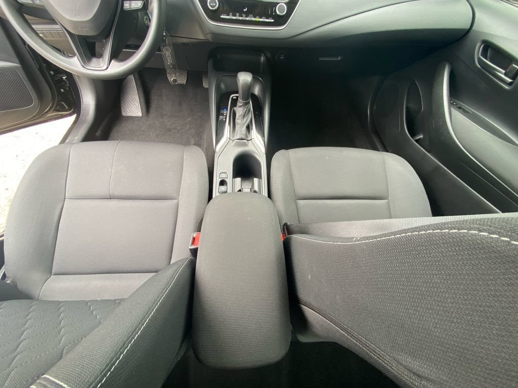 Used 2025 Toyota Corolla LE FWD image 11