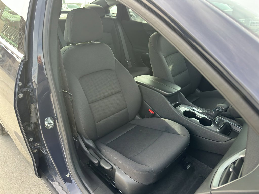 Used 2025 Chevrolet Malibu LT image 30