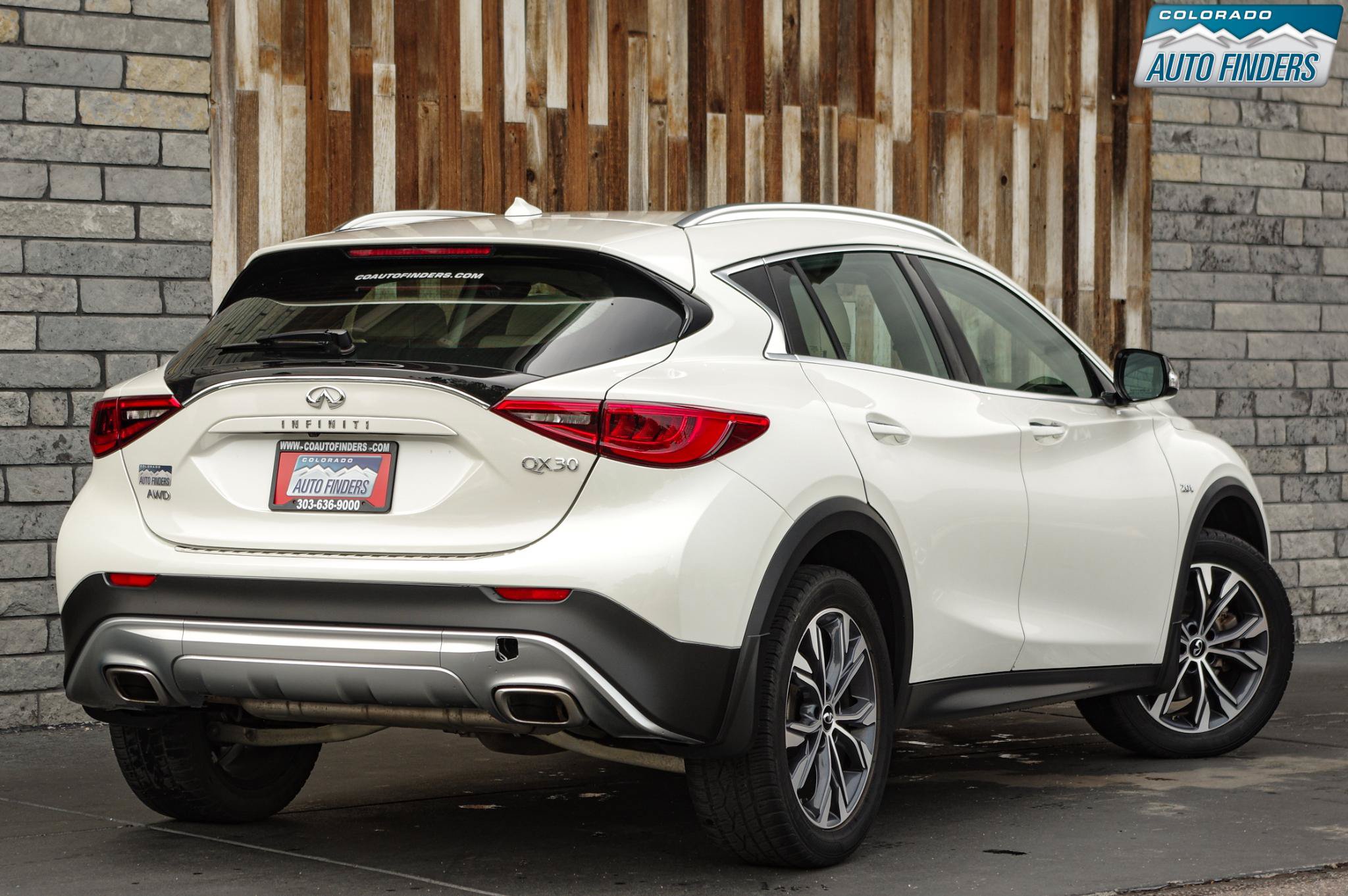 Used 2018 INFINITI QX30 Premium w/ Cargo Package AWD/4WD image 7