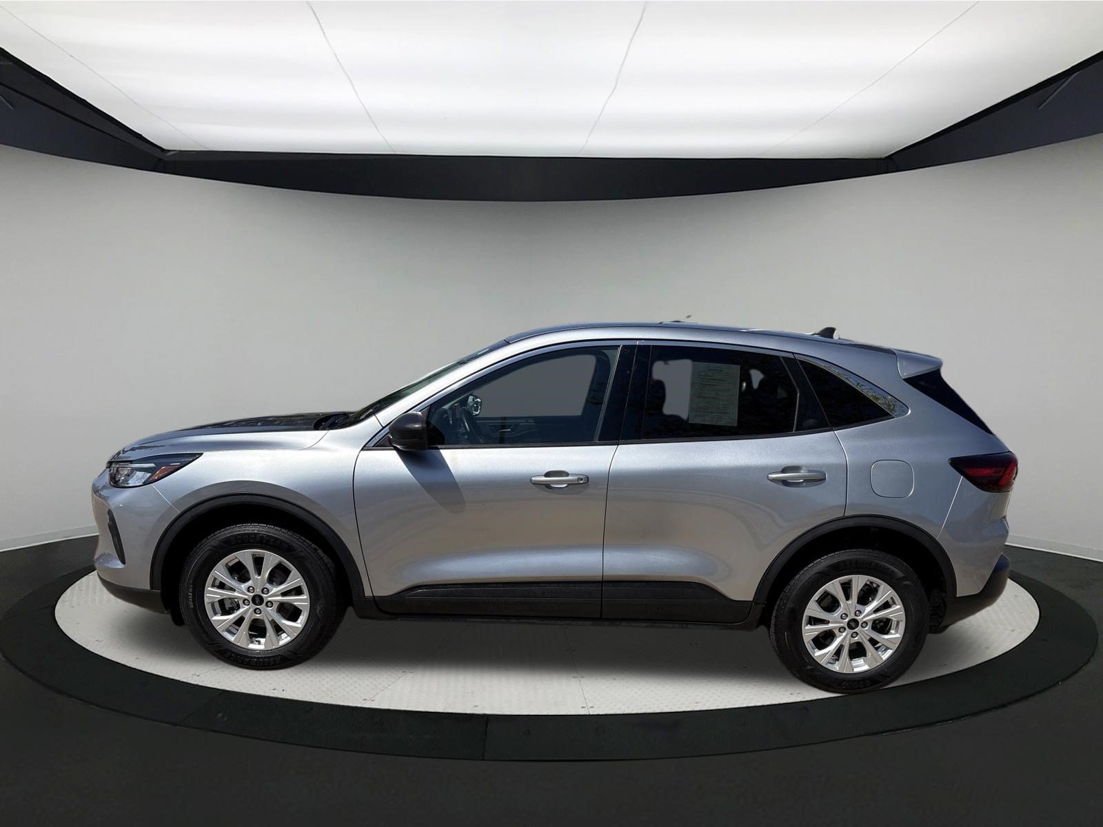 Used 2024 Ford Escape Active AWD/4WD image 2