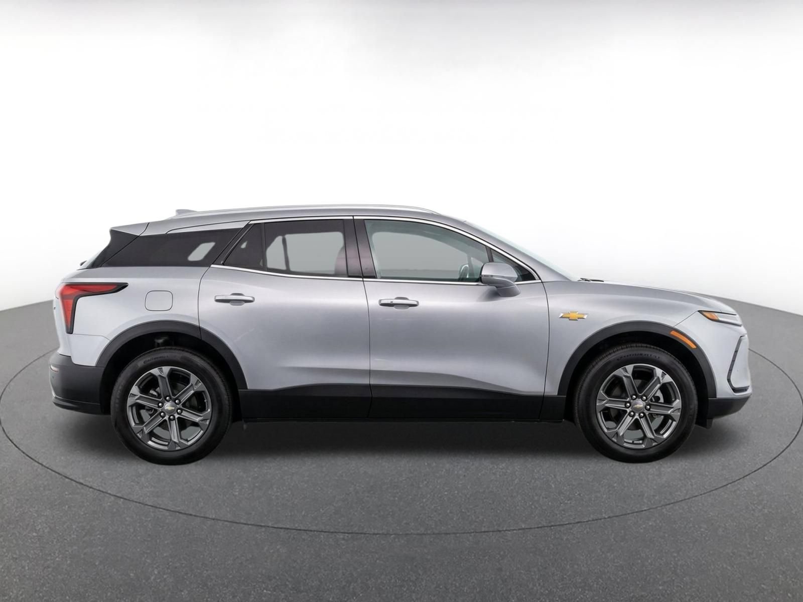 Used 2025 Chevrolet Blazer LT FWD image 9