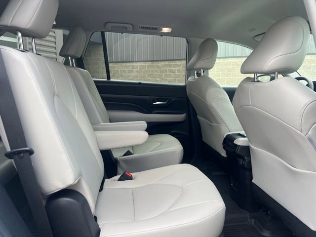 Used 2024 Toyota Grand Highlander AWD image 14
