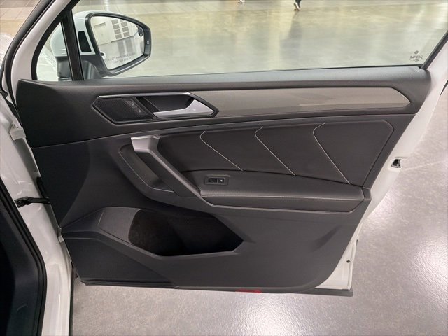 Used 2023 Volkswagen Tiguan SE image 10