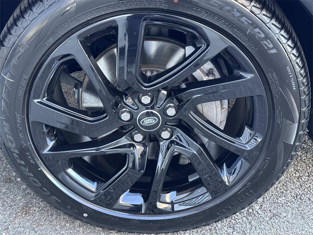 Used 2025 Land Rover Discovery Dynamic SE image 10