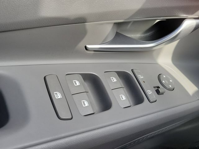 Certified 2024 Hyundai Elantra SEL FWD image 17