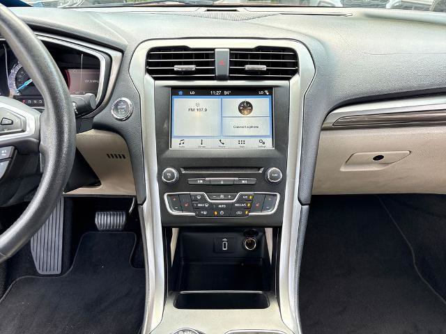 Certified 2017 Ford Fusion SE w/ Fusion SE Technology Package FWD image 22