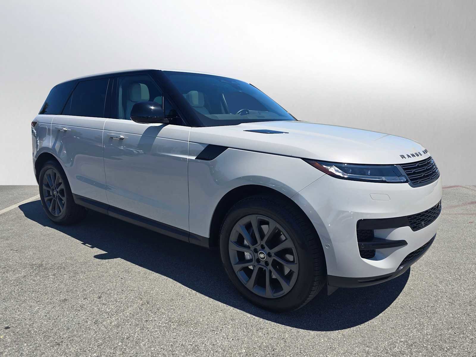 Used 2025 Land Rover Range Rover Sport AWD/4WD image 7