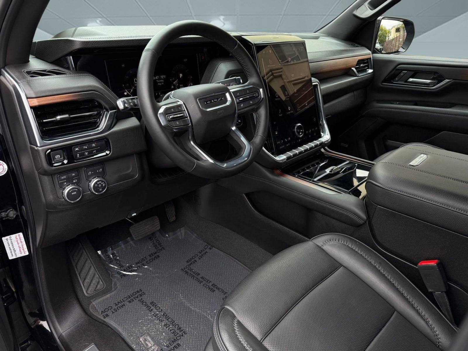 Used 2025 GMC Yukon XL Denali AWD/4WD image 4