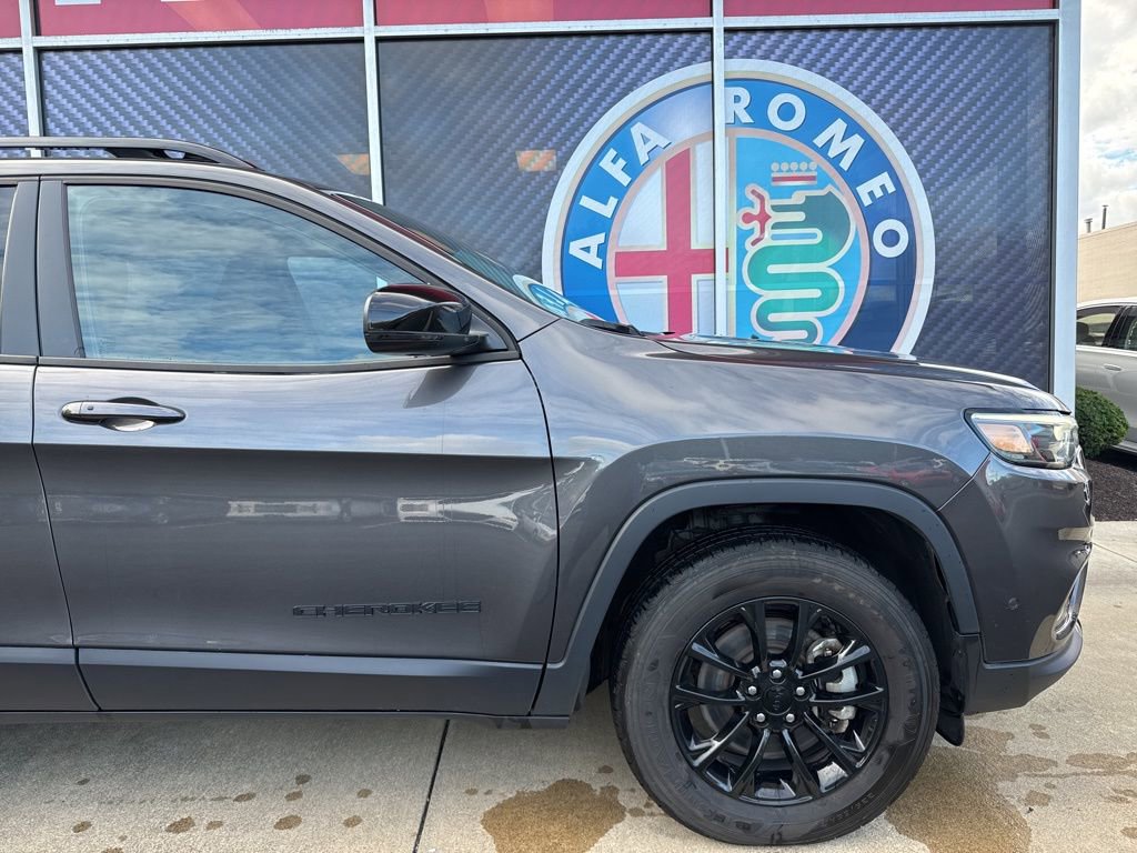 Used 2023 Jeep Cherokee Altitude Lux AWD/4WD image 5