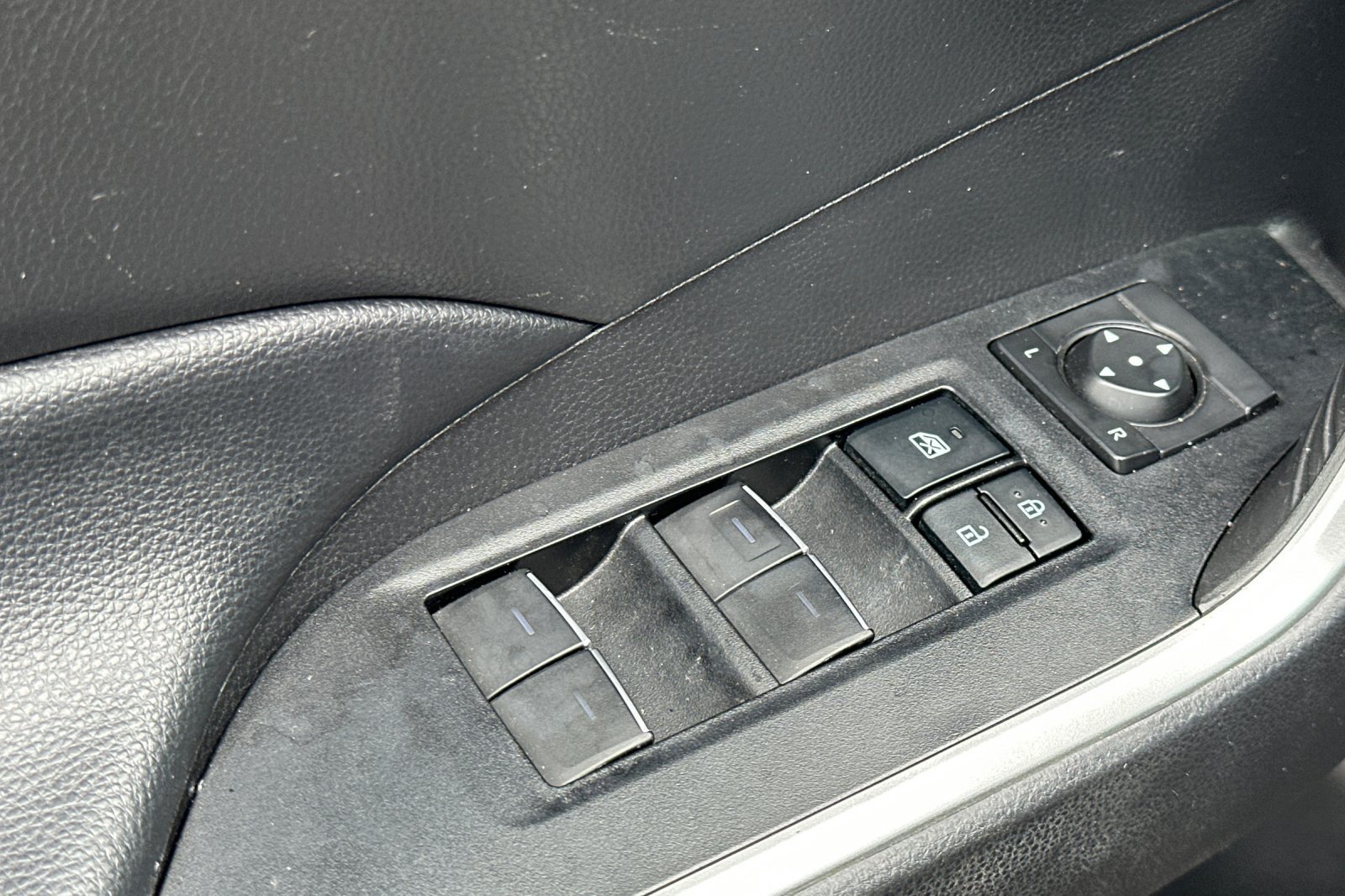 Used 2022 Toyota RAV4 XLE w/ Convenience Package AWD/4WD image 11