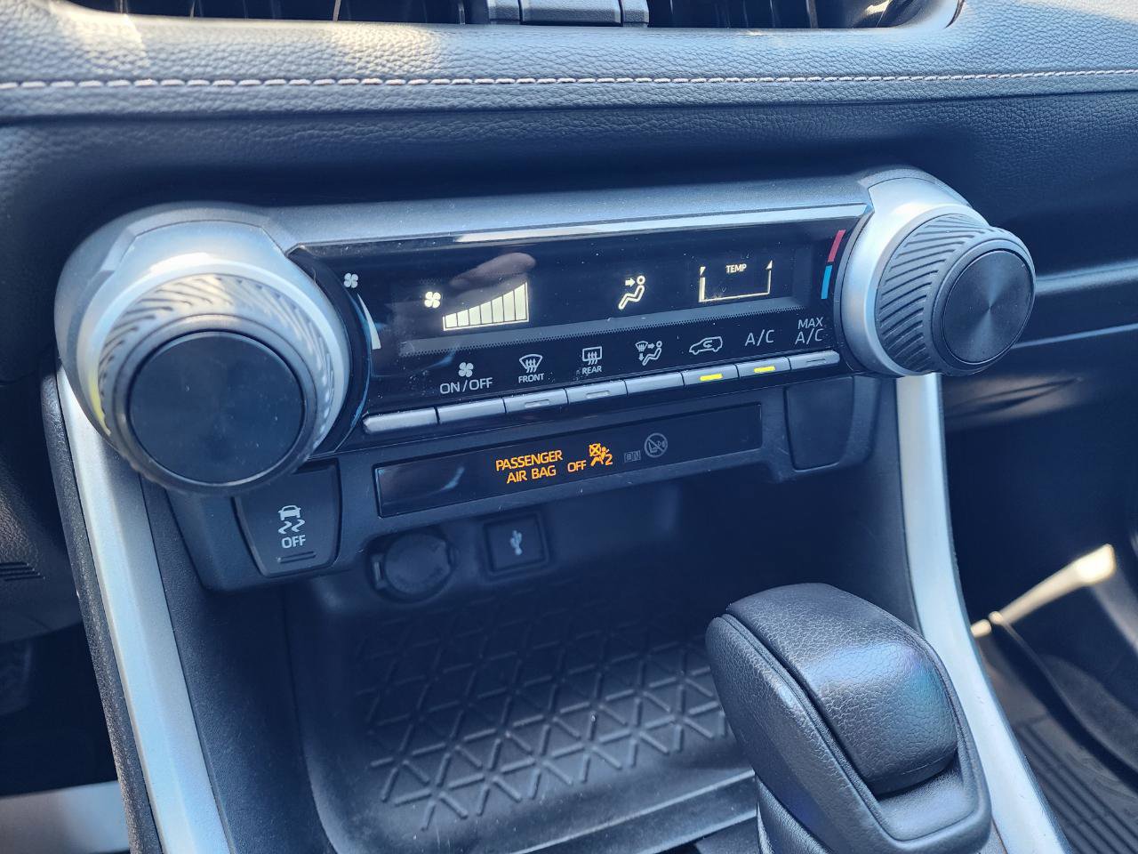 Used 2021 Toyota RAV4 LE FWD image 21